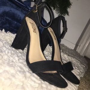 Black Simple Pumps